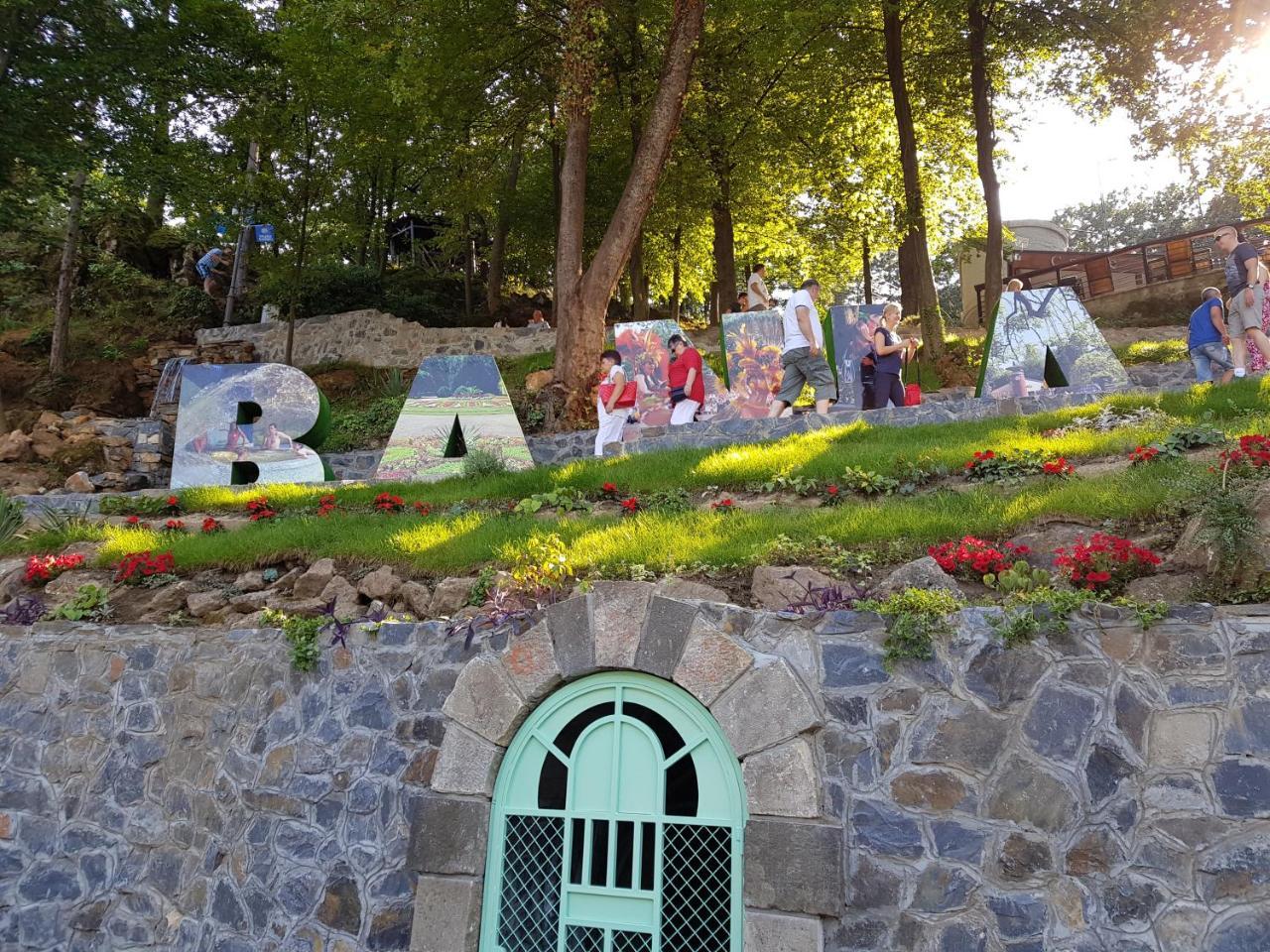 Apartment Holiday Vrnjačka Banja Екстериор снимка